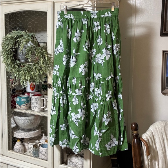 Wonderly Sage and White Floral Skirt - Picture 1 of 5